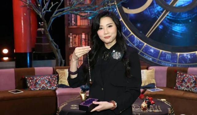 称对方不敢乱来：我能用塔罗牌算出来开元棋牌app香港女星不怕老公出轨(图5)